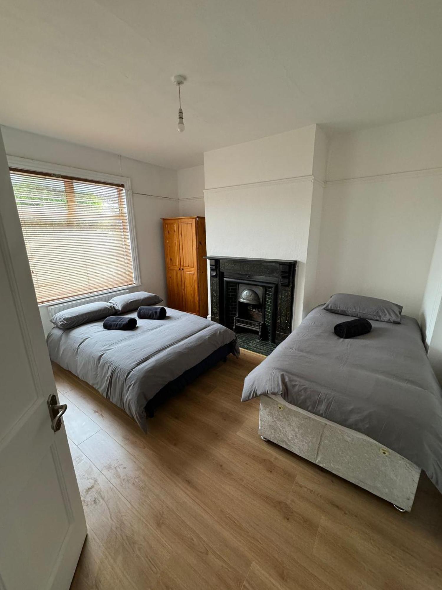 Very Nice Triple Room At 2 Iveragh Rd-5 ดับลิน ภายนอก รูปภาพ